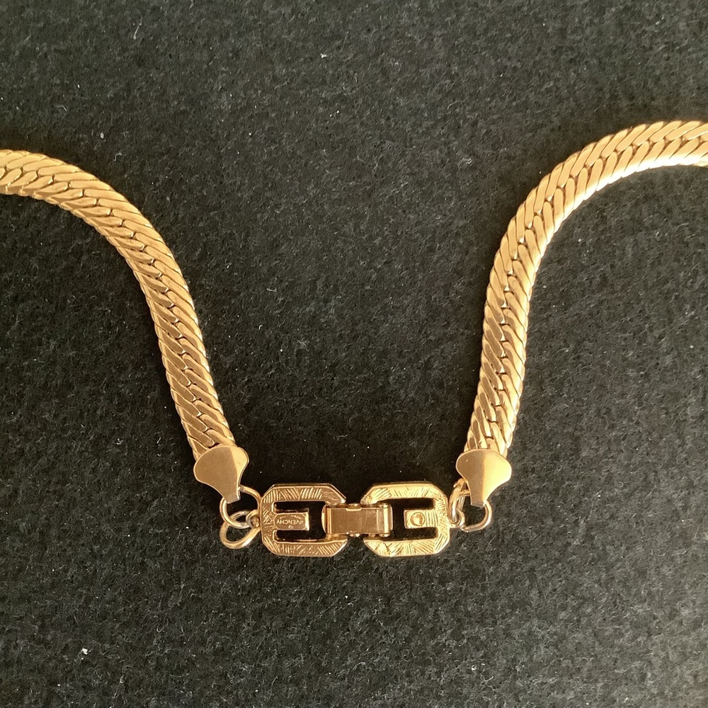 Vintage Givenchy gold tone herringbone necklace. - Picture 9 of 9